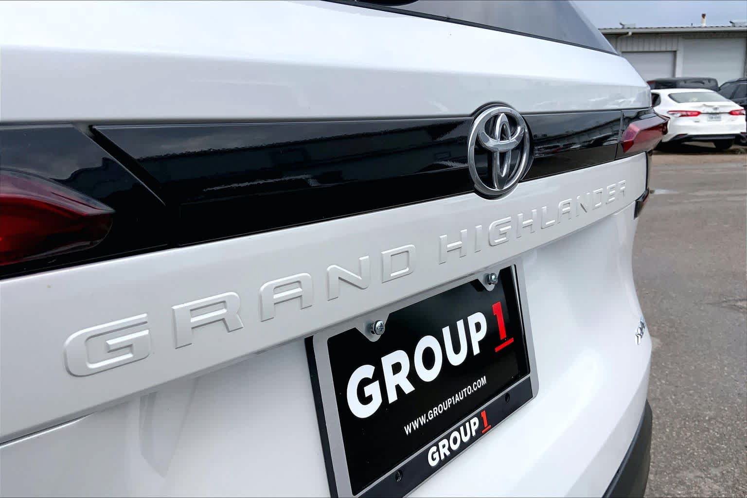 Used 2025 Toyota Grand Highlander AWD image 31