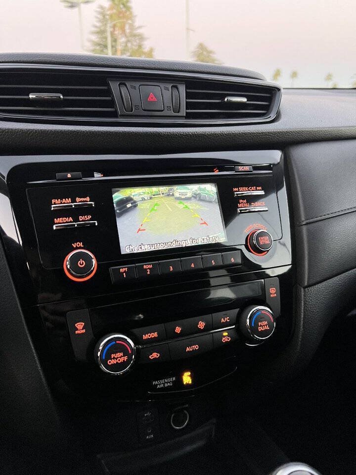 Used 2017 Nissan Rogue SV FWD image 19