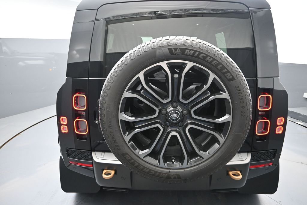 Used 2025 Land Rover Defender 110 AWD/4WD image 34