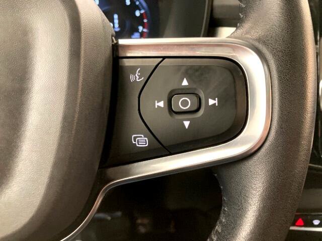 Used 2019 Volvo XC40 T5 Momentum image 31
