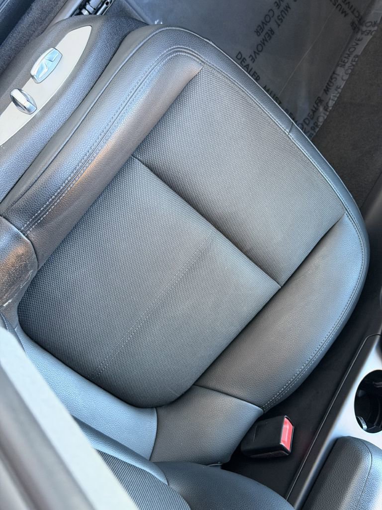 Used 2022 Porsche Macan w/ Premium Package image 32