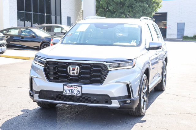 Certified 2025 Honda Pilot Touring image 4