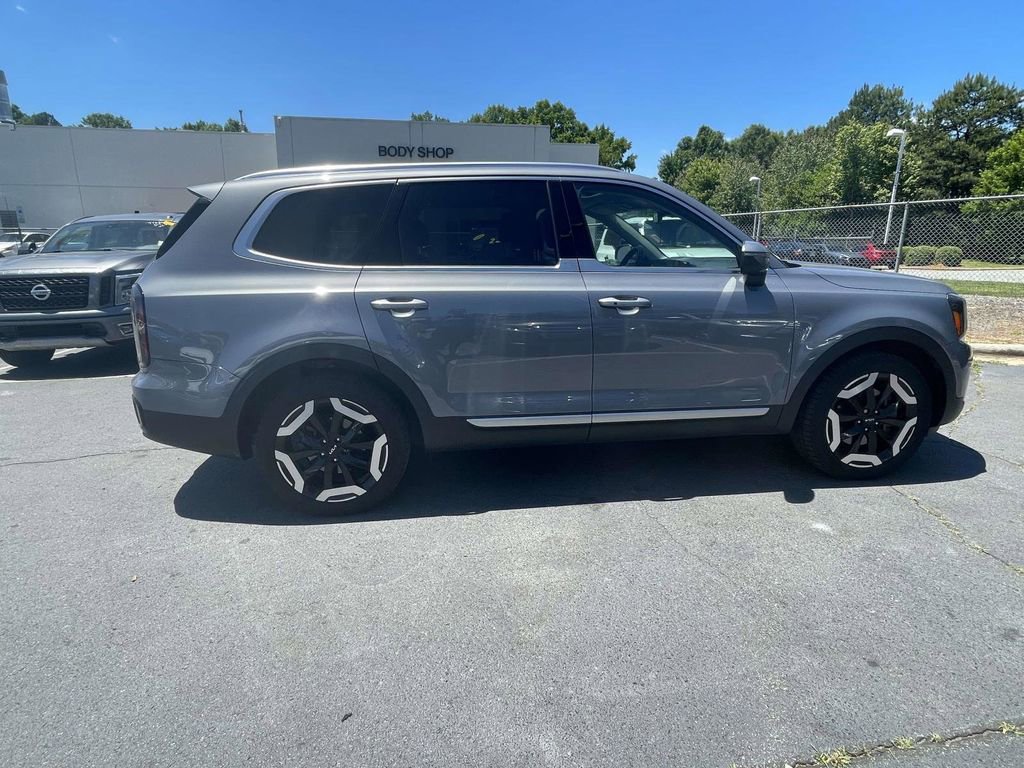 Used 2023 Kia Telluride EX w/ EX Captain's Chair Package FWD image 27