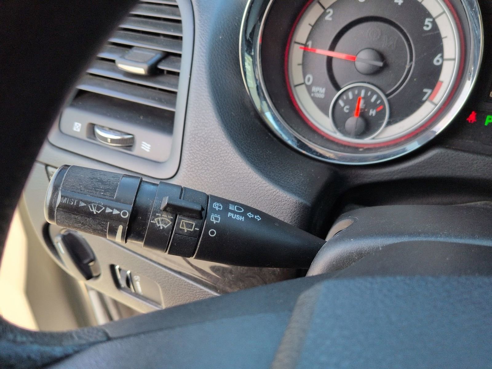 Used 2013 Dodge Grand Caravan SE image 32