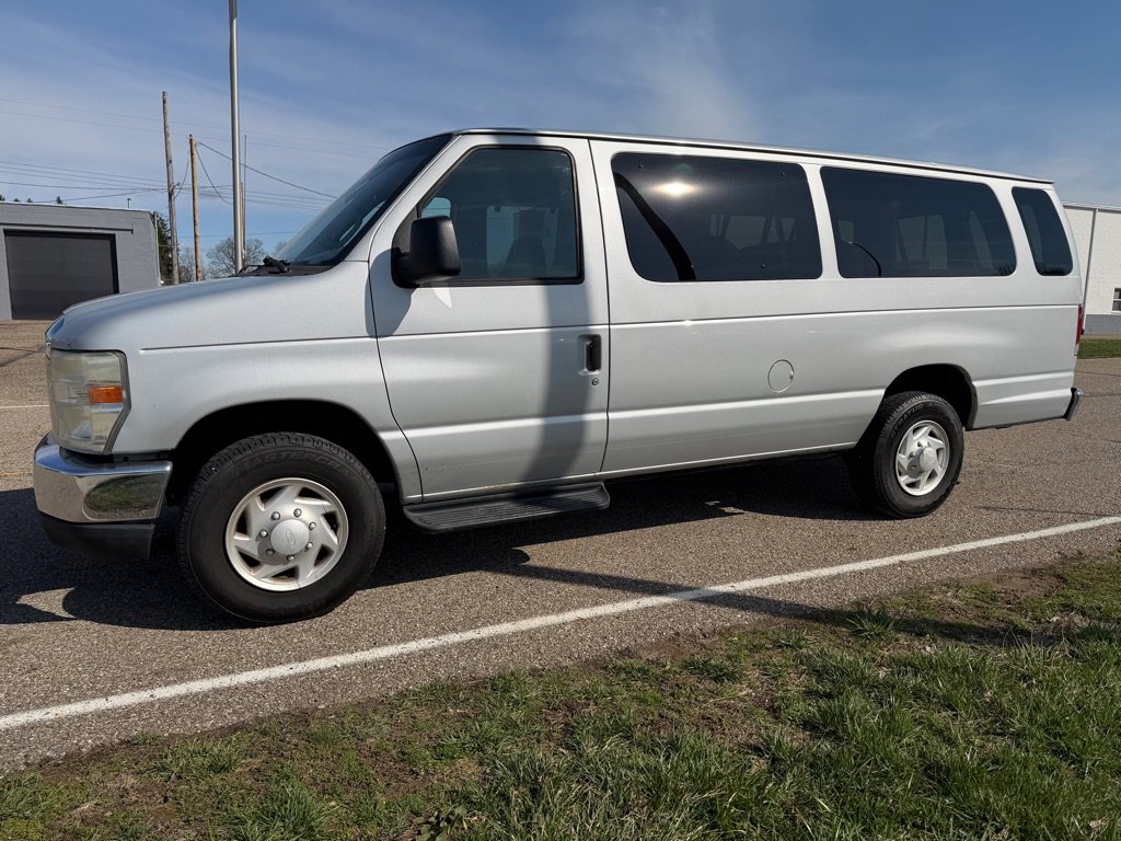 Used 2008 Ford E-350 and Econoline 350 Extended Wagon Super Duty image 3