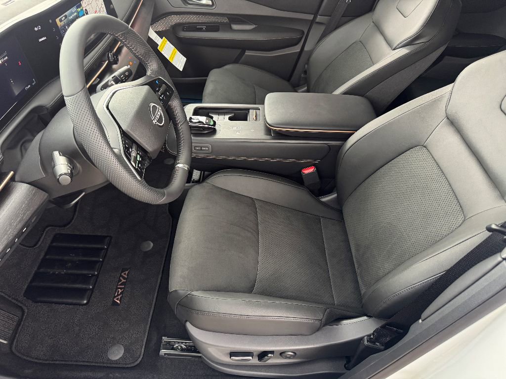 New 2025 Nissan Ariya AWD image 9