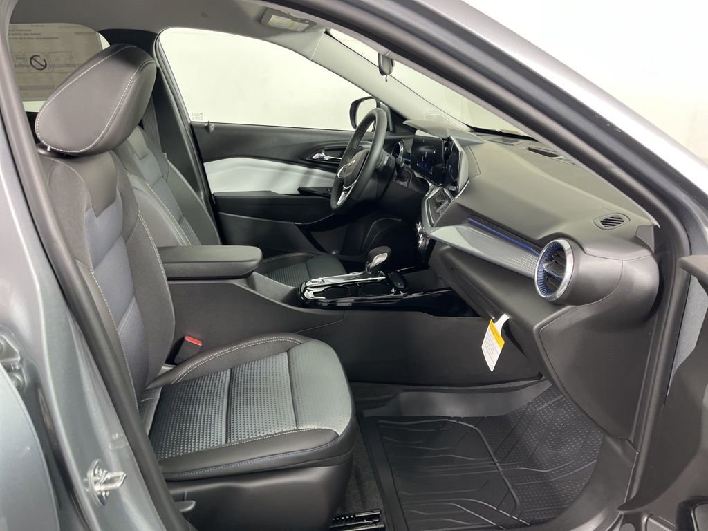 New 2026 Chevrolet Trax LT w/ Driver Confidence Package image 8