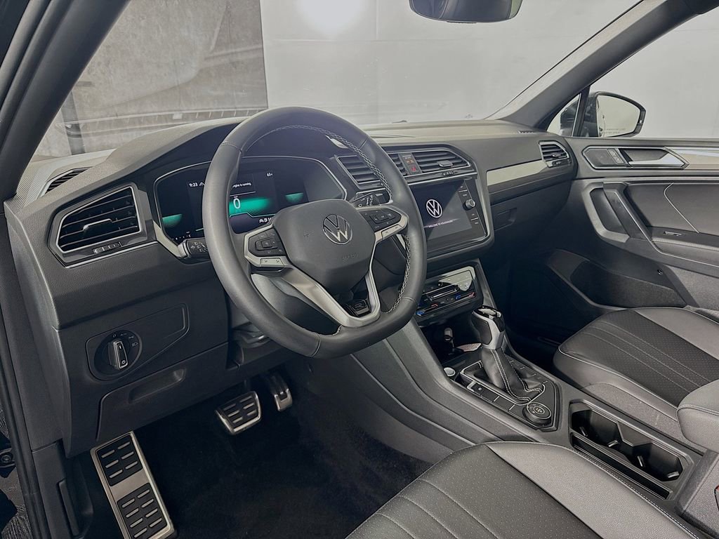 Used 2023 Volkswagen Tiguan SE R-Line AWD/4WD image 9