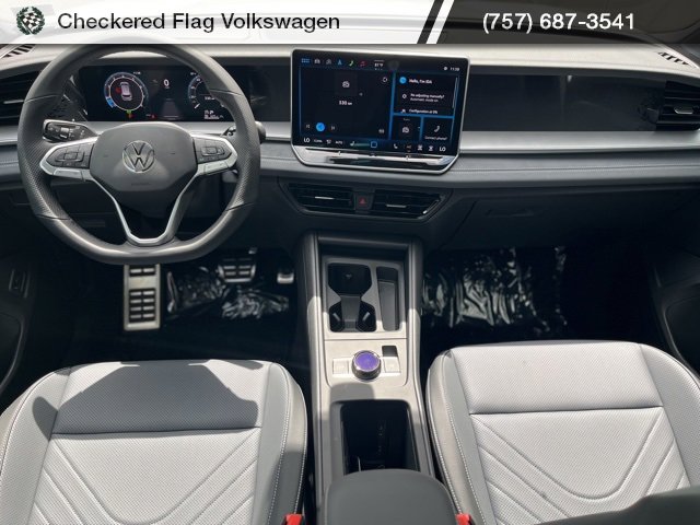New 2025 Volkswagen Tiguan SE R-Line image 4