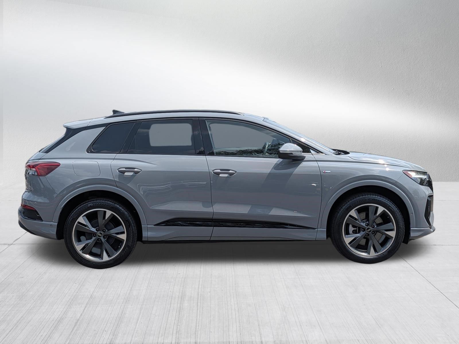 Used 2023 Audi Q4 e-tron Premium Plus w/ Premium Plus AWD/4WD image 8