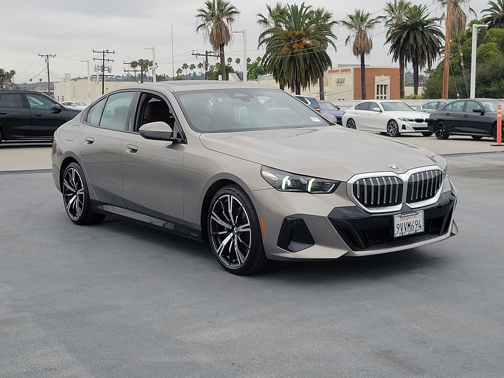 Used 2026 BMW 530i w/ M Sport Package RWD image 4