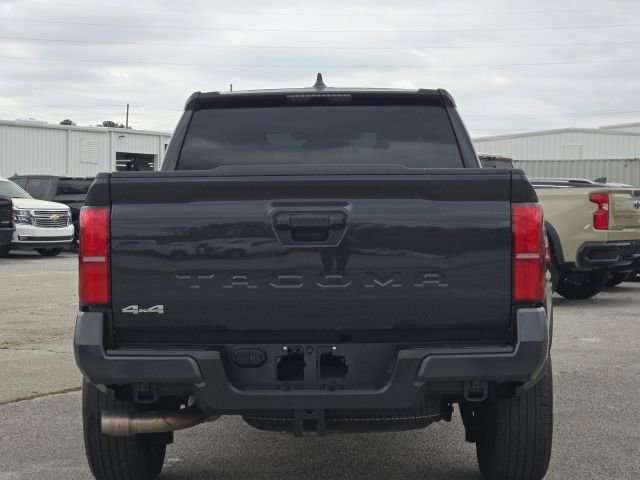 Used 2025 Toyota Tacoma SR5 AWD/4WD image 4