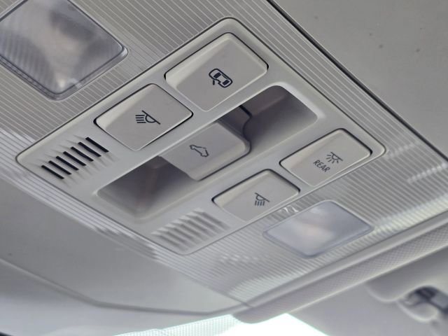 Used 2025 Volkswagen Jetta SE image 30