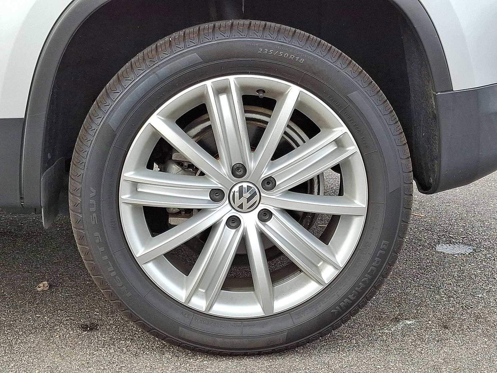 Used 2016 Volkswagen Tiguan SE image 39