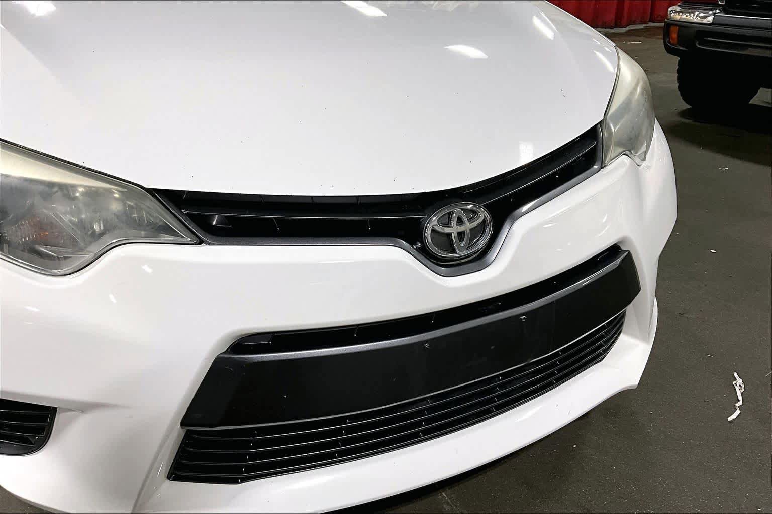 Used 2015 Toyota Corolla LE FWD image 30