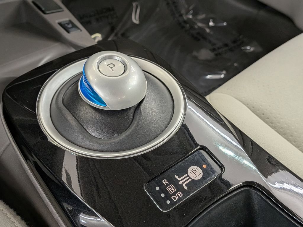 Used 2017 Nissan Leaf SV image 25