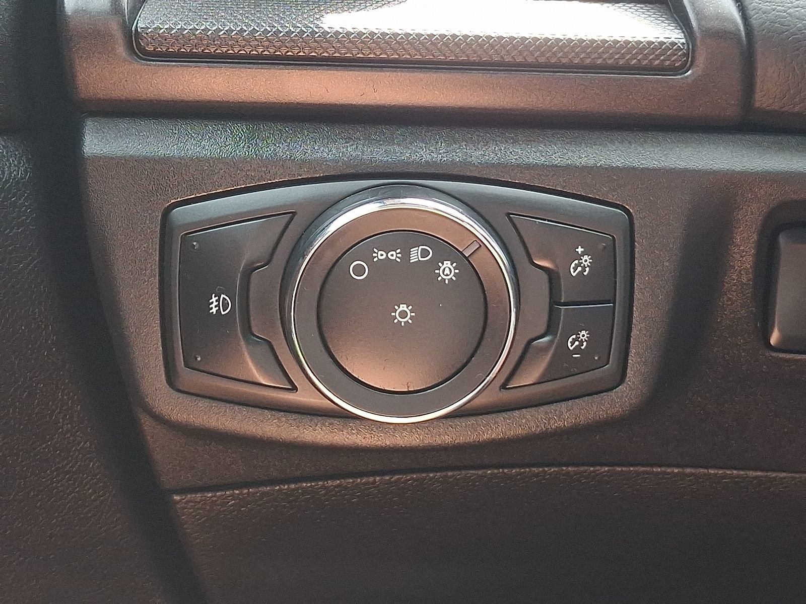 Used 2018 Ford Fusion SE w/ Equipment Group 201A FWD image 23