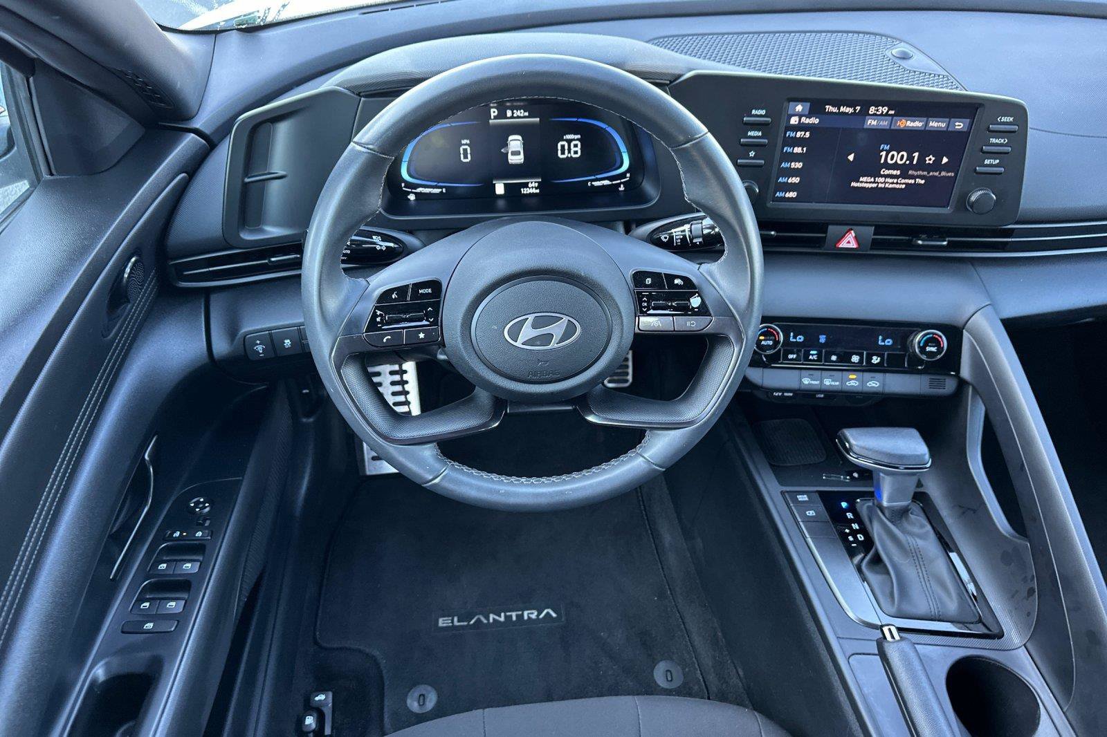 Used 2025 Hyundai Elantra Sport FWD image 13