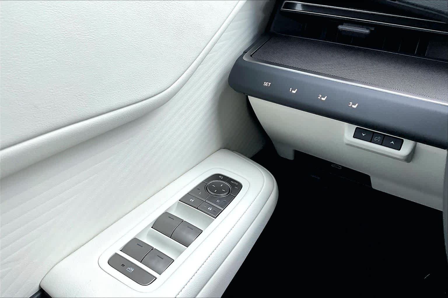 Used 2026 Lexus ES 500e AWD/4WD image 35
