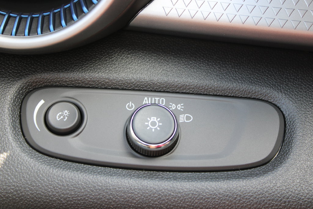 New 2026 Chevrolet Trax LS w/ LS Convenience Package FWD image 33