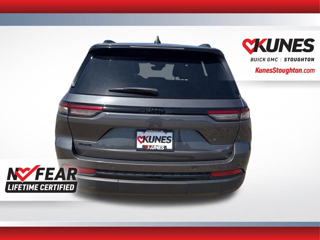 Used 2024 Jeep Grand Cherokee Altitude AWD/4WD image 10