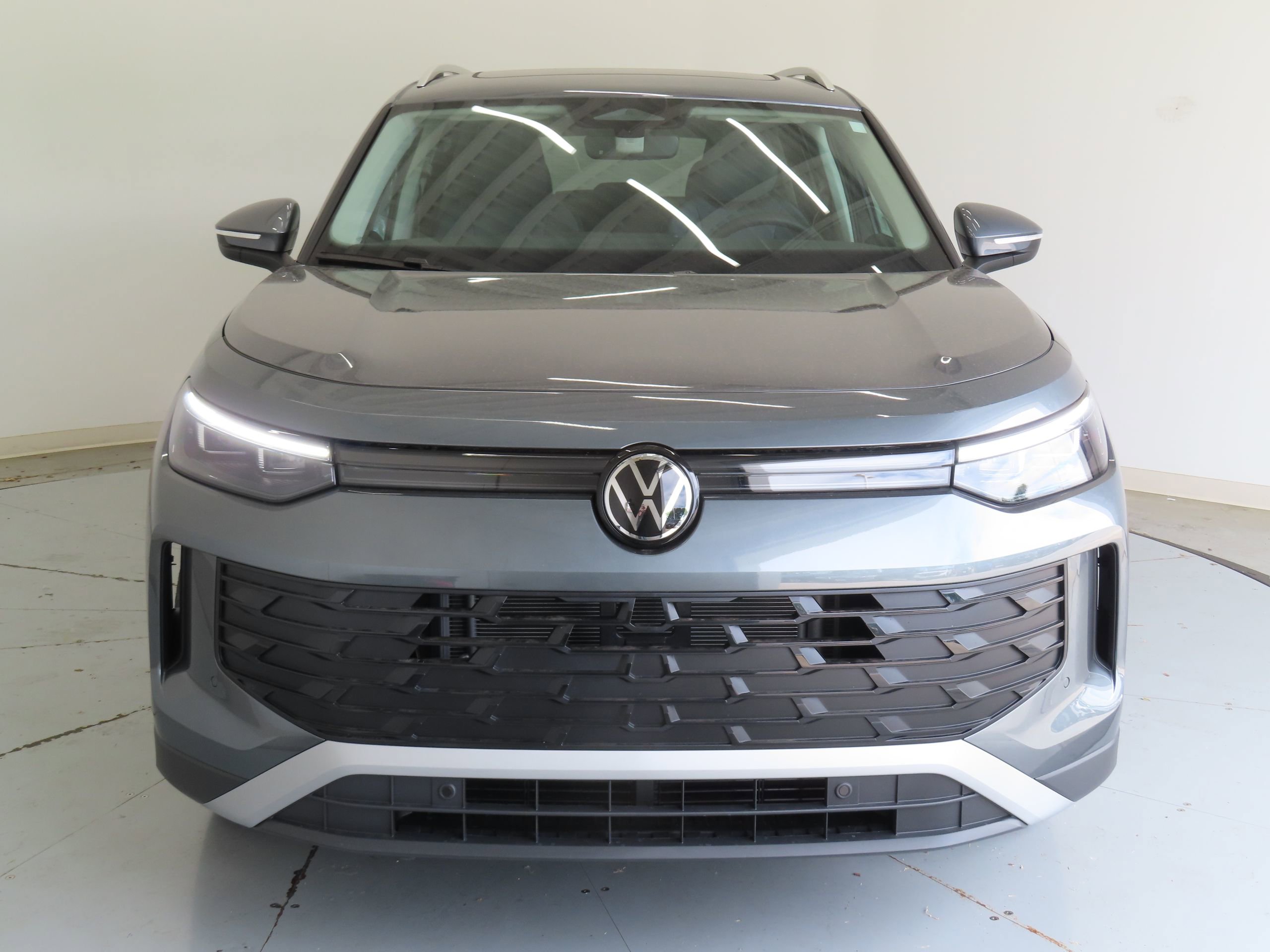 New 2026 Volkswagen Tiguan SE AWD/4WD image 8