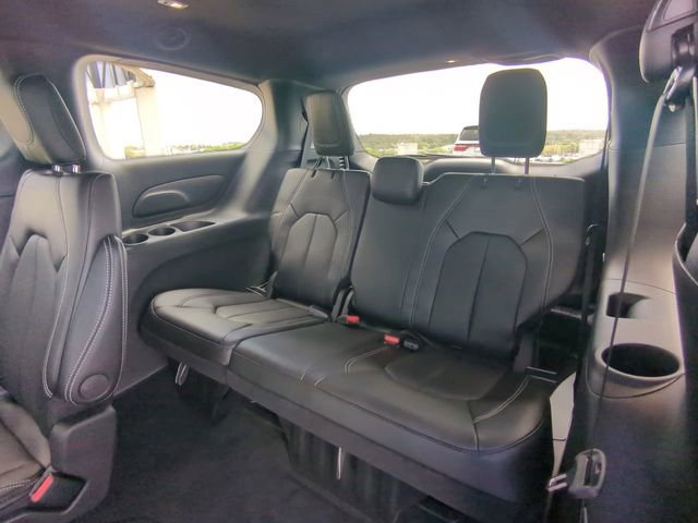 New 2026 Chrysler Pacifica Select image 16
