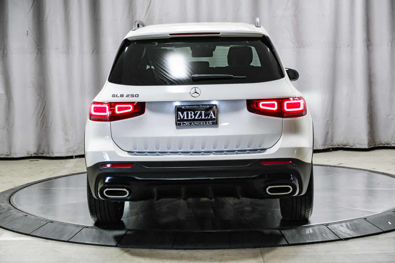 Used 2023 Mercedes-Benz GLB 250 image 3