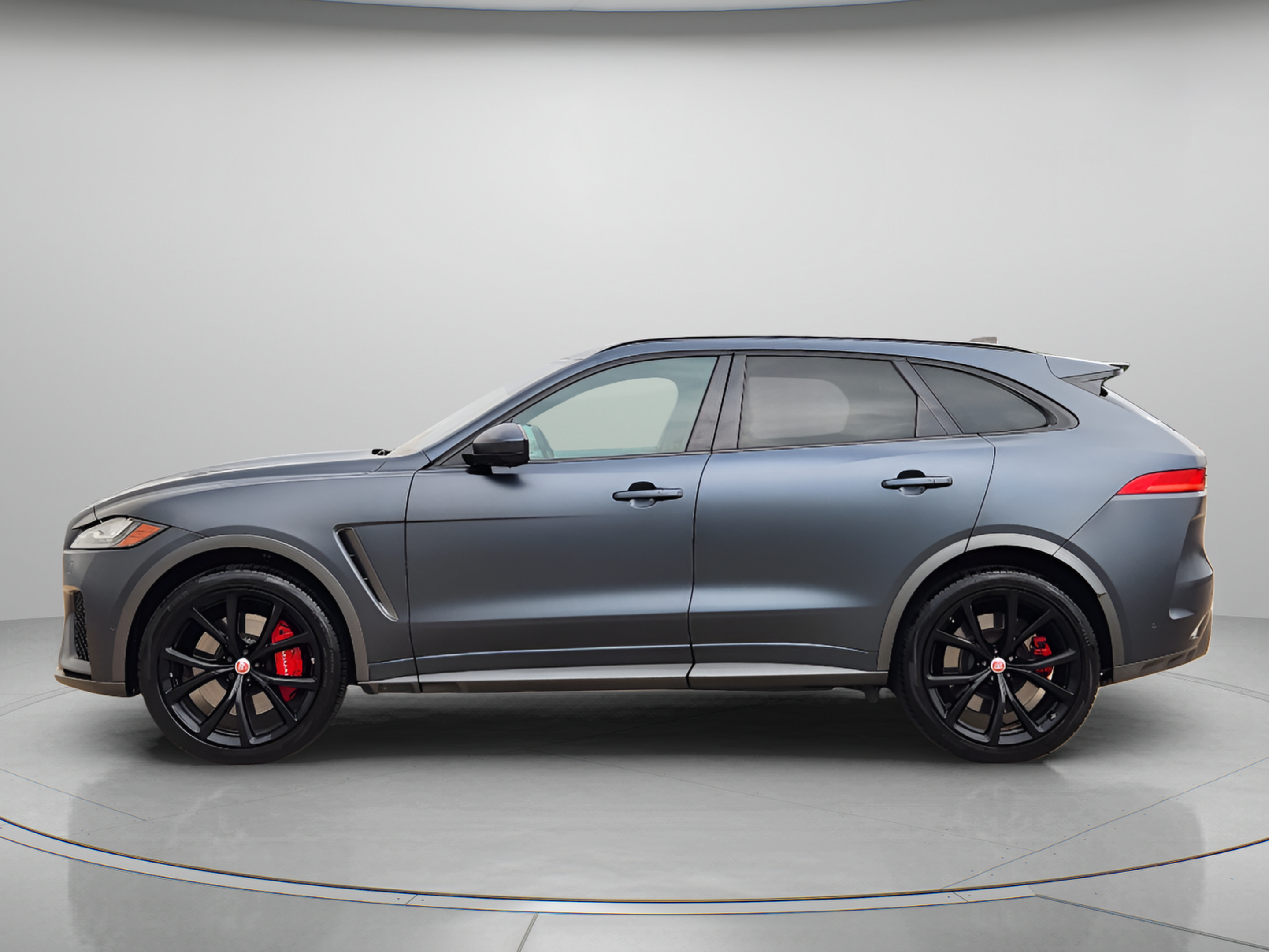 Used 2020 Jaguar F-PACE SVR AWD/4WD image 2