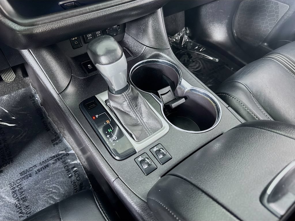 Used 2017 Toyota Highlander SE FWD image 21