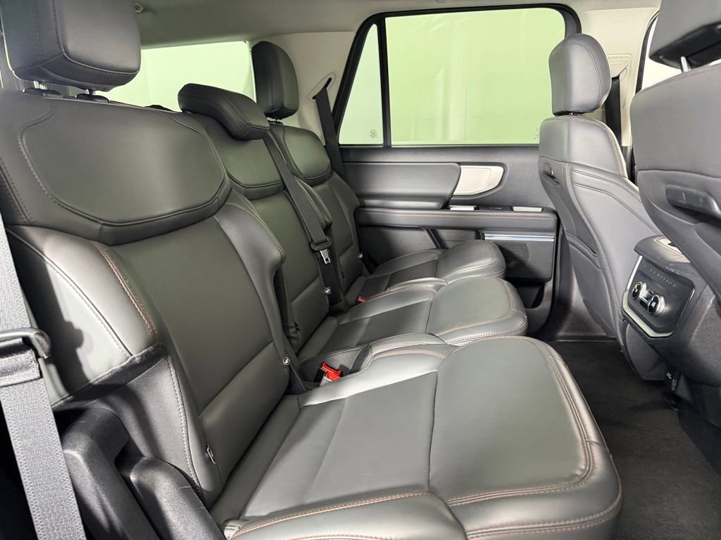 Used 2025 Ford Expedition Active AWD/4WD image 31