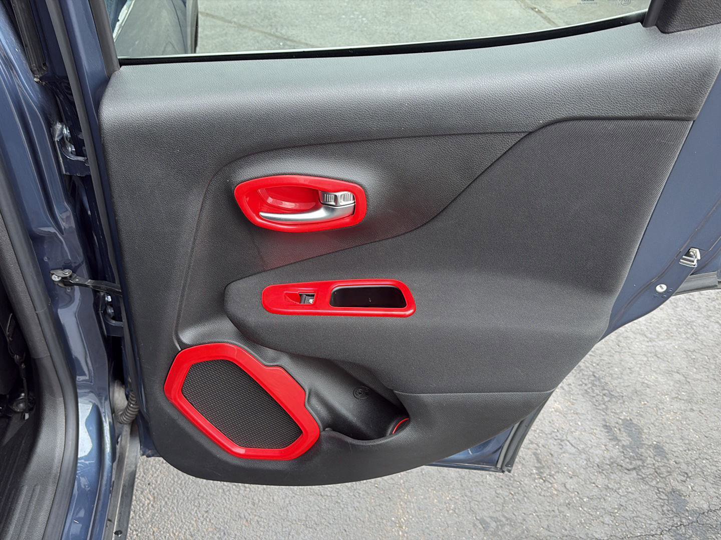 Used 2021 Jeep Renegade Latitude image 24