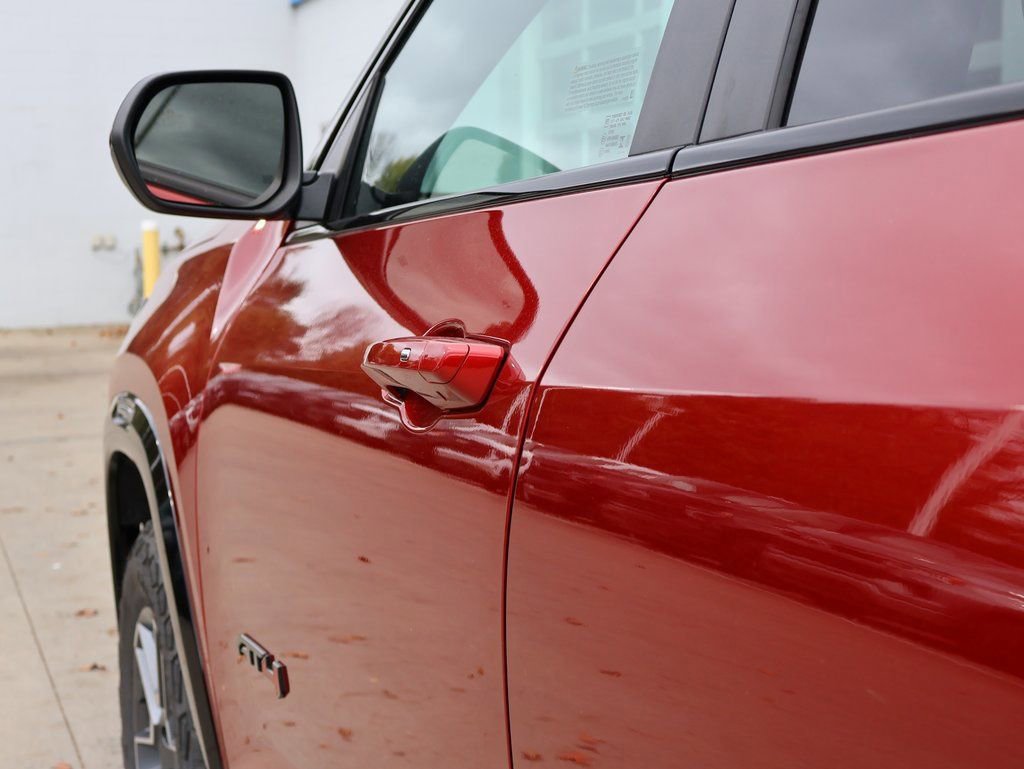 New 2026 GMC Terrain AT4 w/ LPO, Black Badging Package image 10