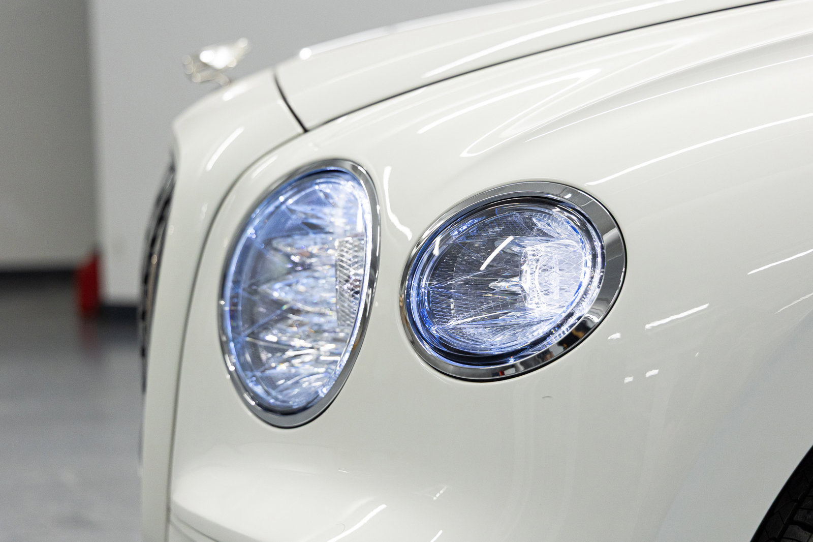 Certified 2026 Bentley Flying Spur Plug-In Hybrid image 13