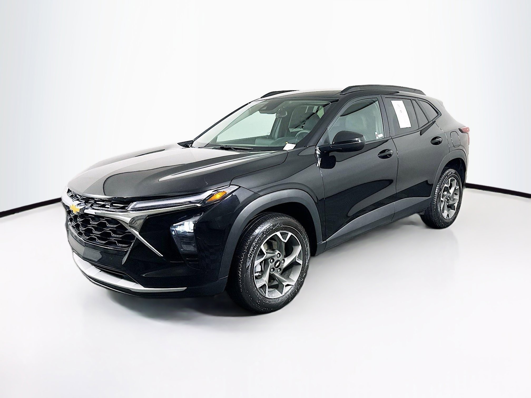 Used 2025 Chevrolet Trax LT image 3