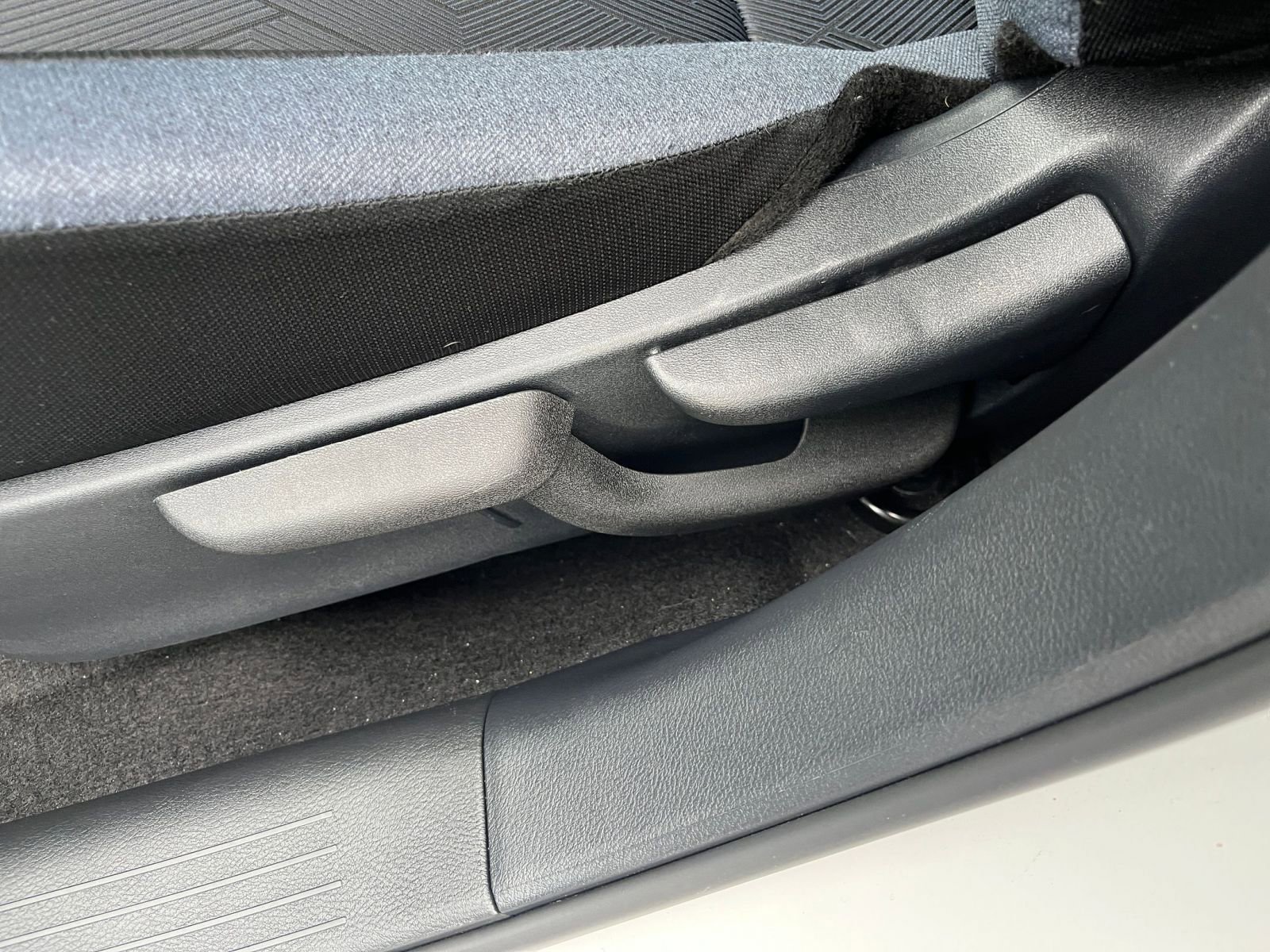 Used 2025 Nissan Versa SV image 22