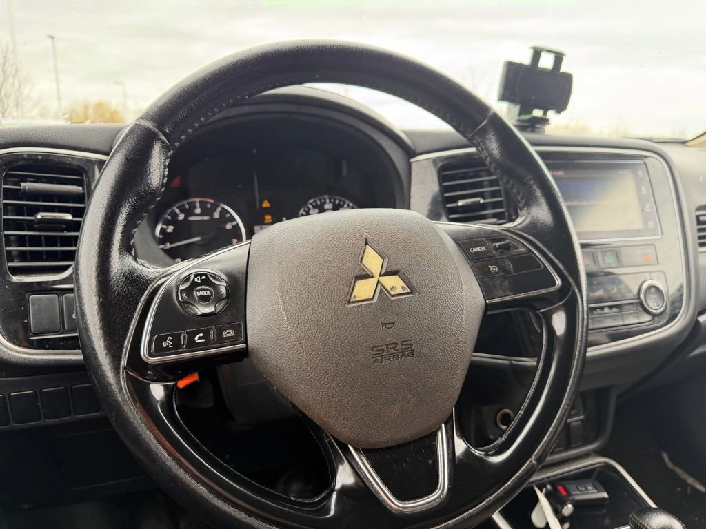 Used 2017 Mitsubishi Outlander FWD image 19