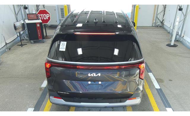 Used 2025 Kia Carnival image 6