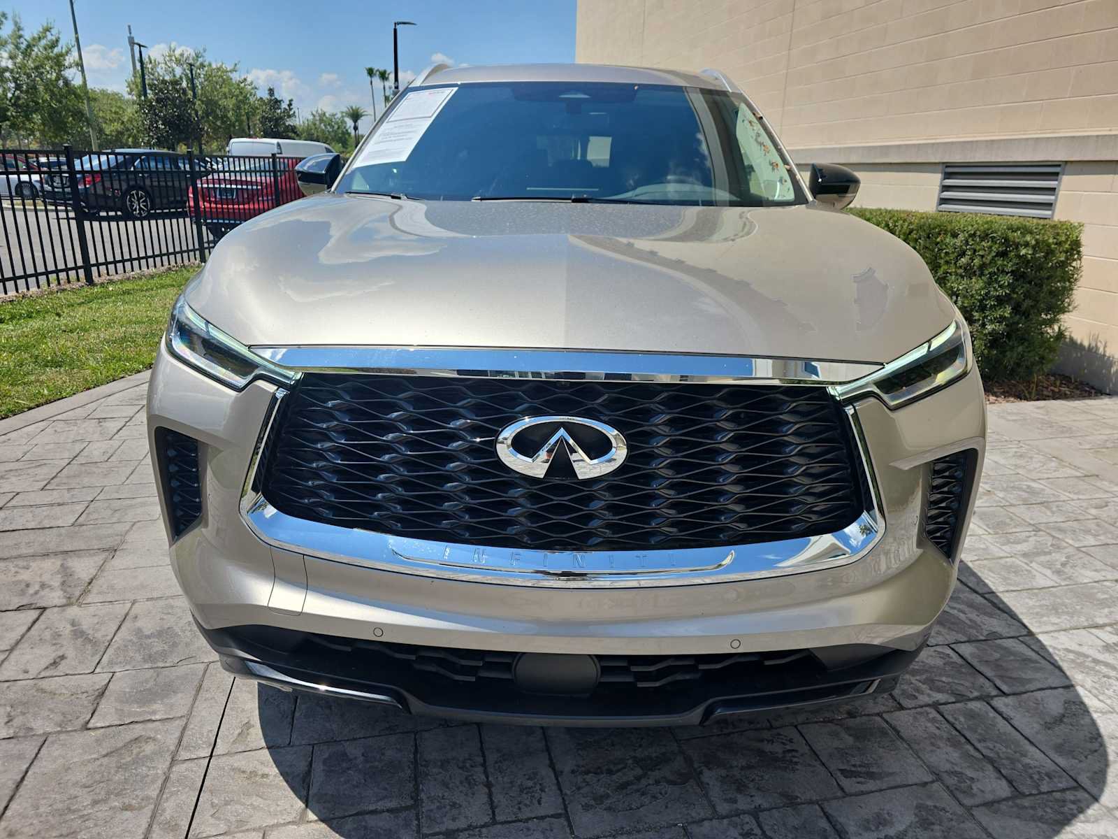 Used 2025 INFINITI QX60 Luxe FWD image 2