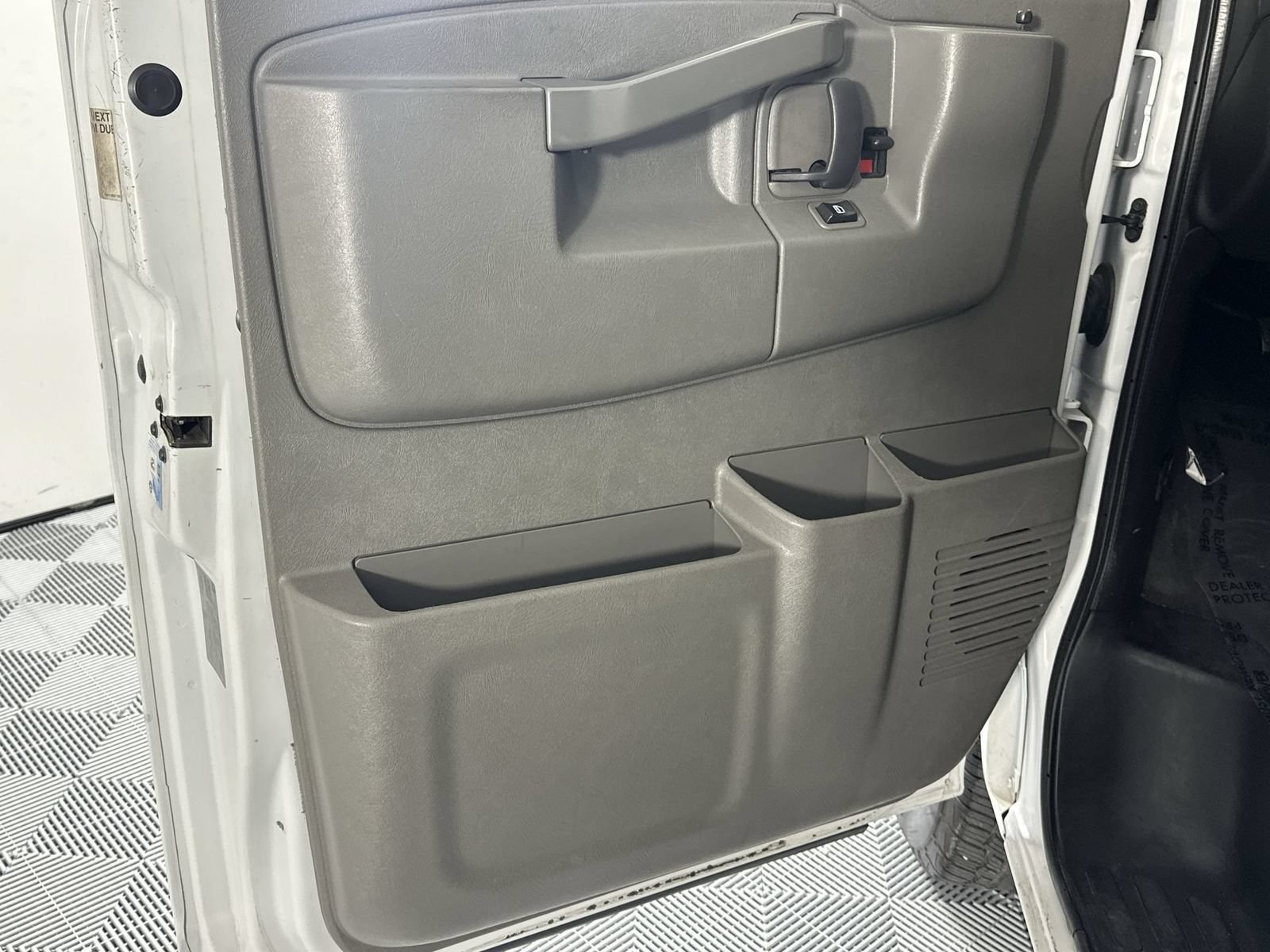 Used 2019 Chevrolet Express 3500 LT w/ LT Preferred Equipment Group RWD image 28
