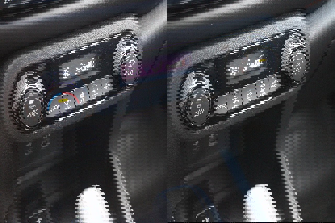 Used 2024 Nissan Kicks SR image 22