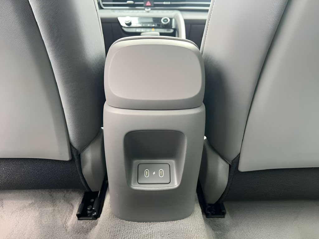 Used 2024 Hyundai Elantra SEL FWD image 16