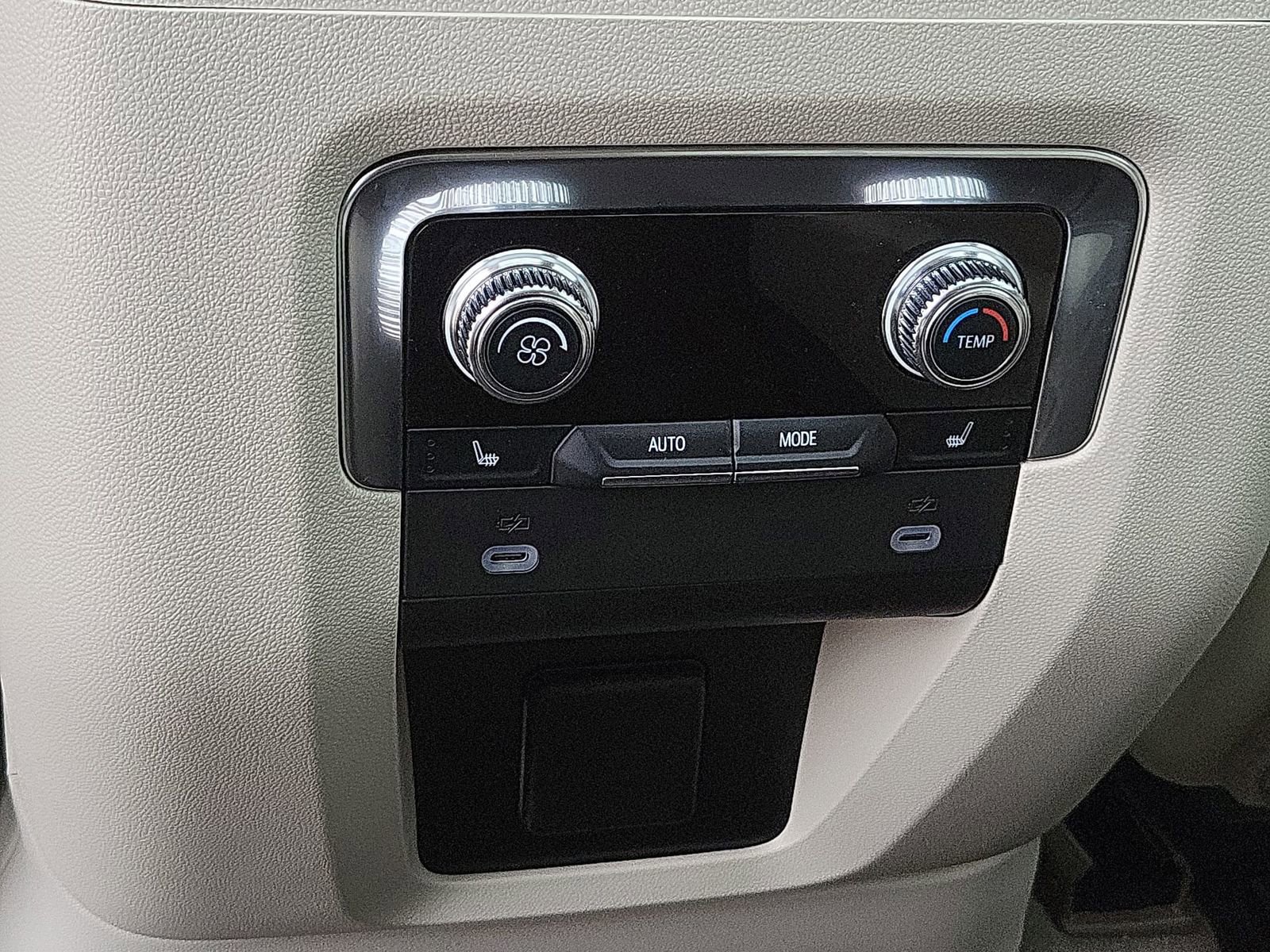 Certified 2024 GMC Yukon Denali image 22