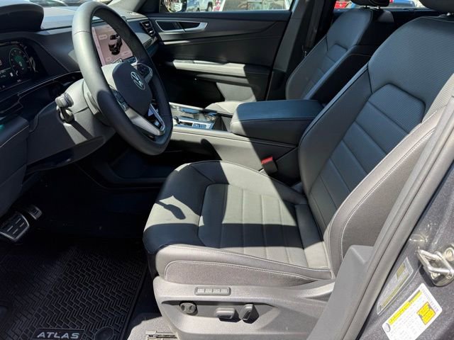 Used 2025 Volkswagen Atlas Cross Sport SEL R-Line AWD/4WD image 9