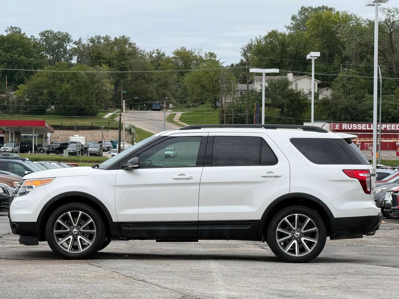 Used 2015 Ford Explorer XLT w/ Equipment Group 202B AWD/4WD image 6