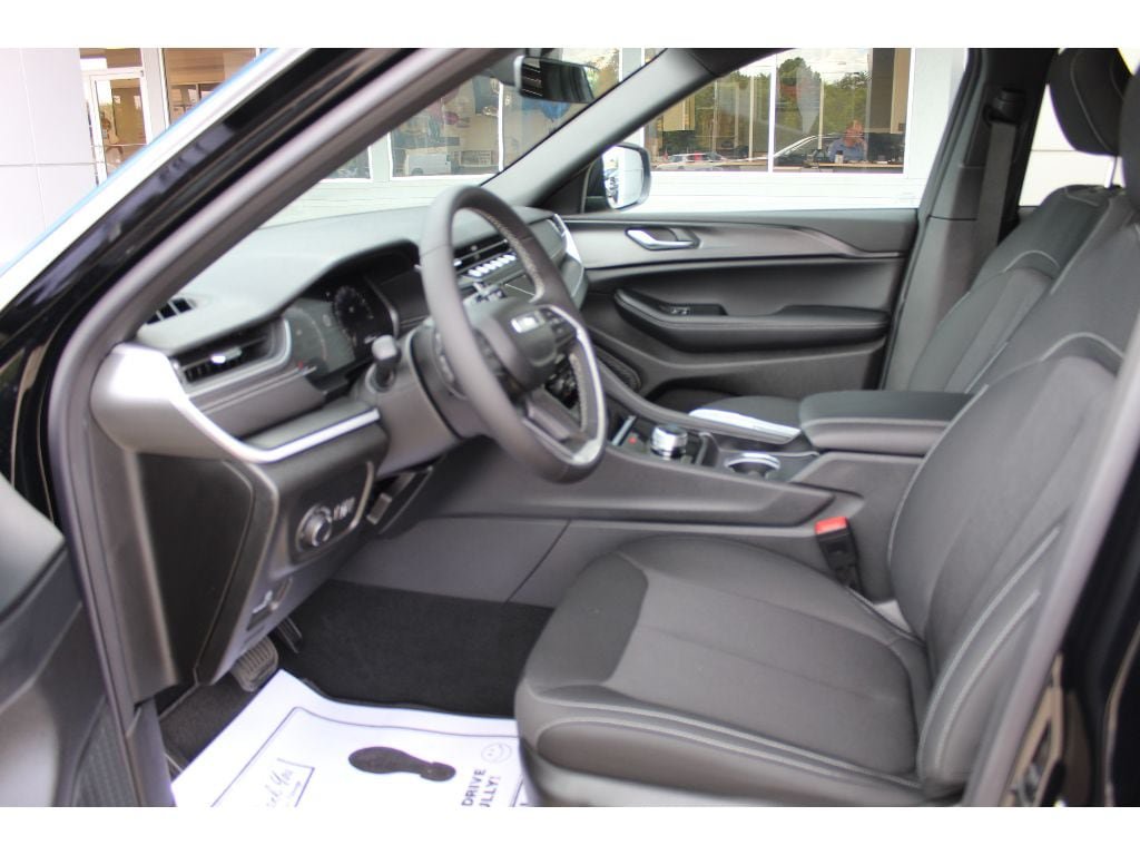 New 2026 Jeep Grand Cherokee Laredo X AWD/4WD image 9