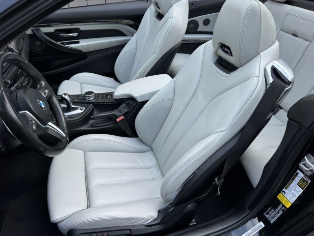 Used 2018 BMW M4 Convertible RWD image 11