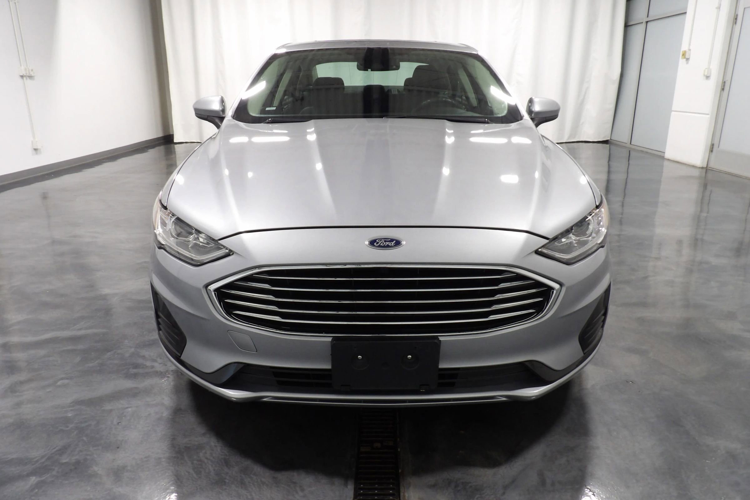 Used 2020 Ford Fusion SE image 2