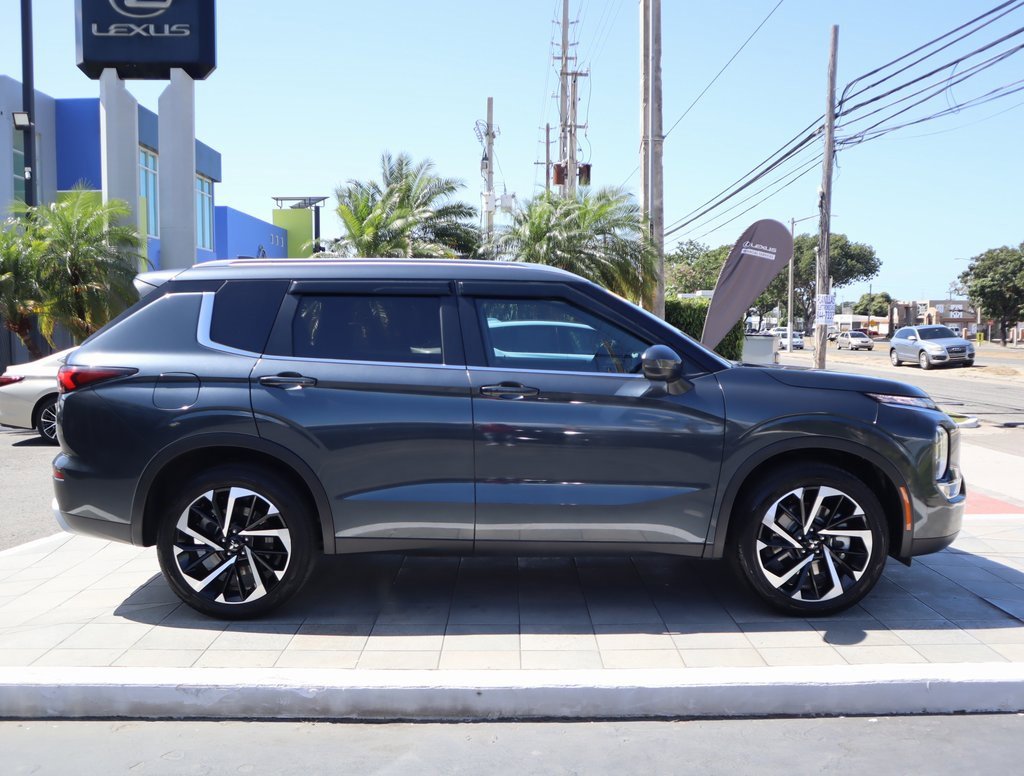 Used 2024 Mitsubishi Outlander SE Black Edition image 4