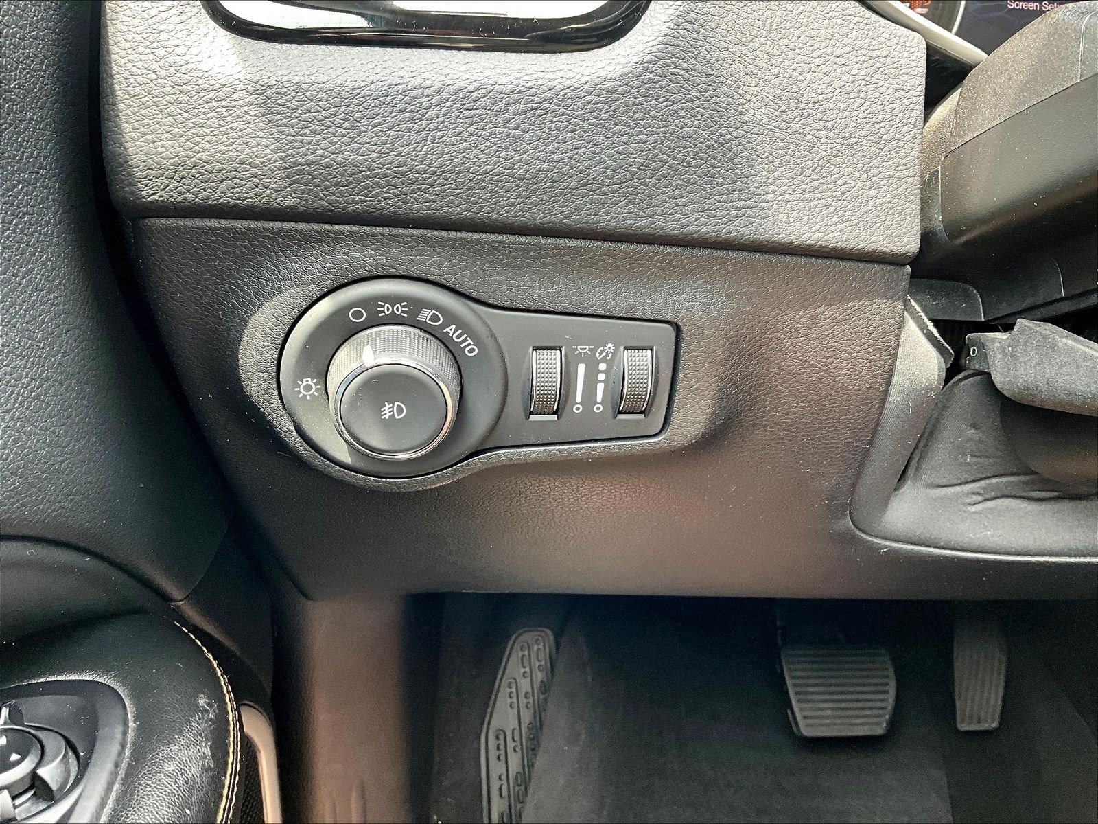 Used 2019 Jeep Compass Limited AWD/4WD image 38